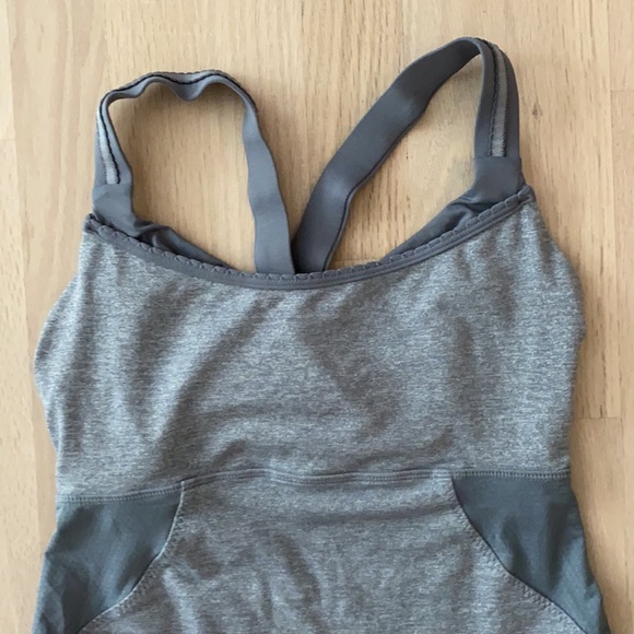 Lululemon sleeveless workout top in light grey - Picture 2 of 8